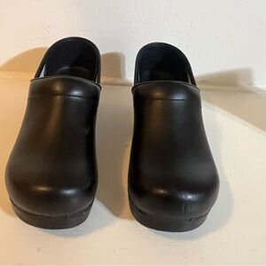 Dansko Prefessional women’s Clogs Size 40 Black Great Condition size 9.5-10